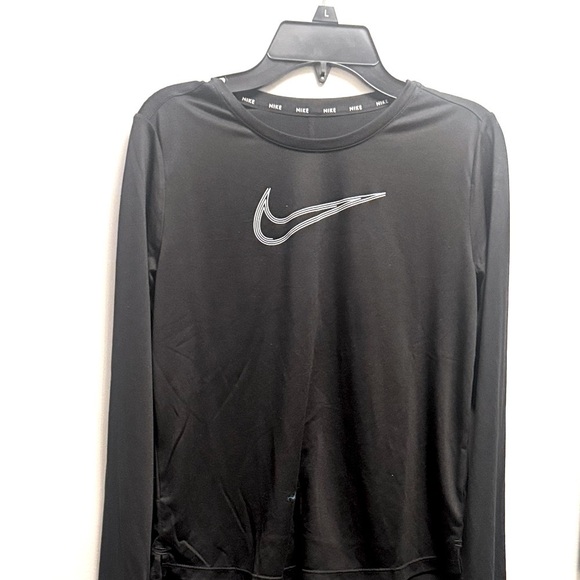 Nike Girls' Dri-fit Graphic Long-Sleeve
Training Top Black, polyester sweater - Picture 5 of 8